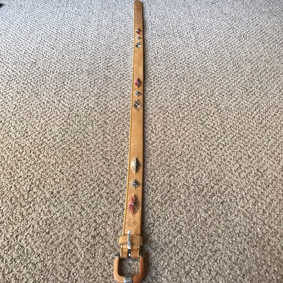 Dockers leather belt with embroidery & studs - Picture 4 of 6